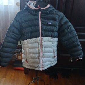 Patagonia Gray and White Puffer Jacket with Pink Trim